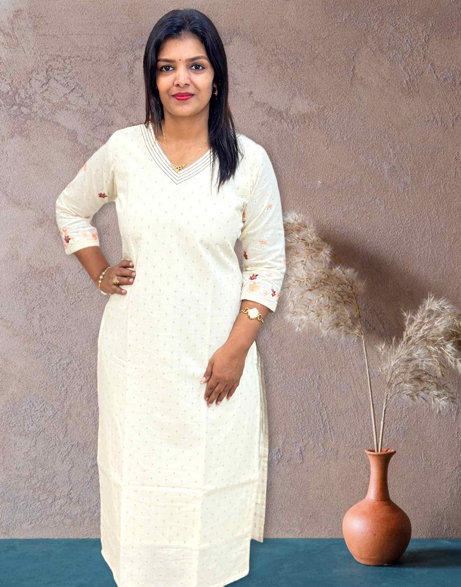 210824A (E3891) ONAM KURTI Off White – ELENTRA DESIGNS BY NIMI HEINS