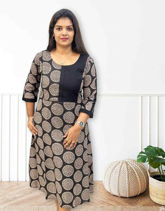 040224 (E3111) OFFER ZONE PREMIUM COTTON A-LINE KURTI - Black