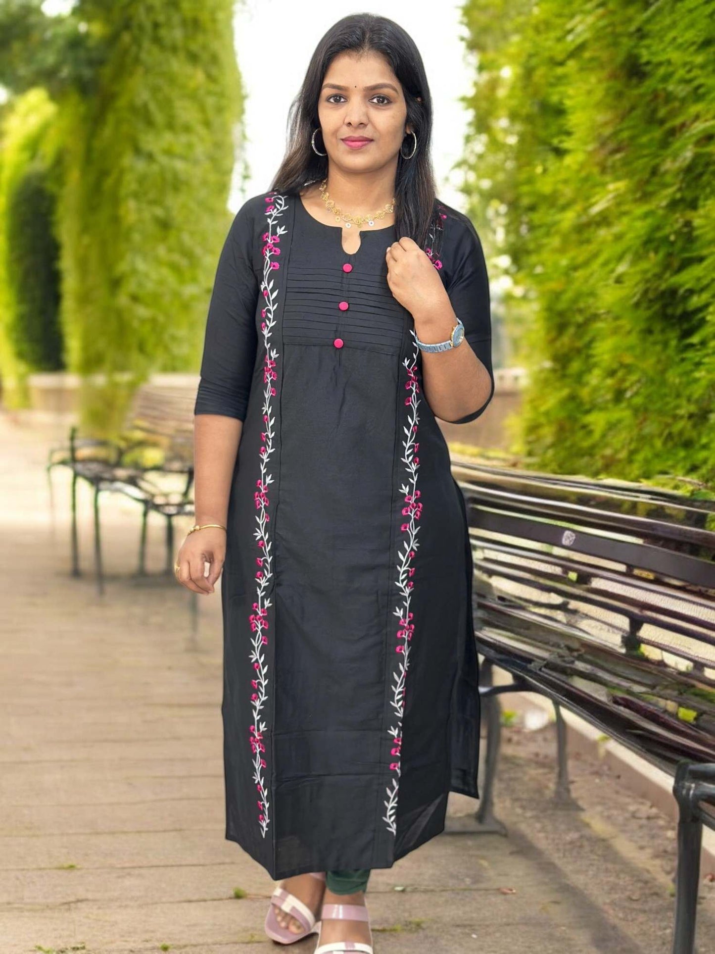 201224A (E4381) EMBROIDERY KURTI - Black