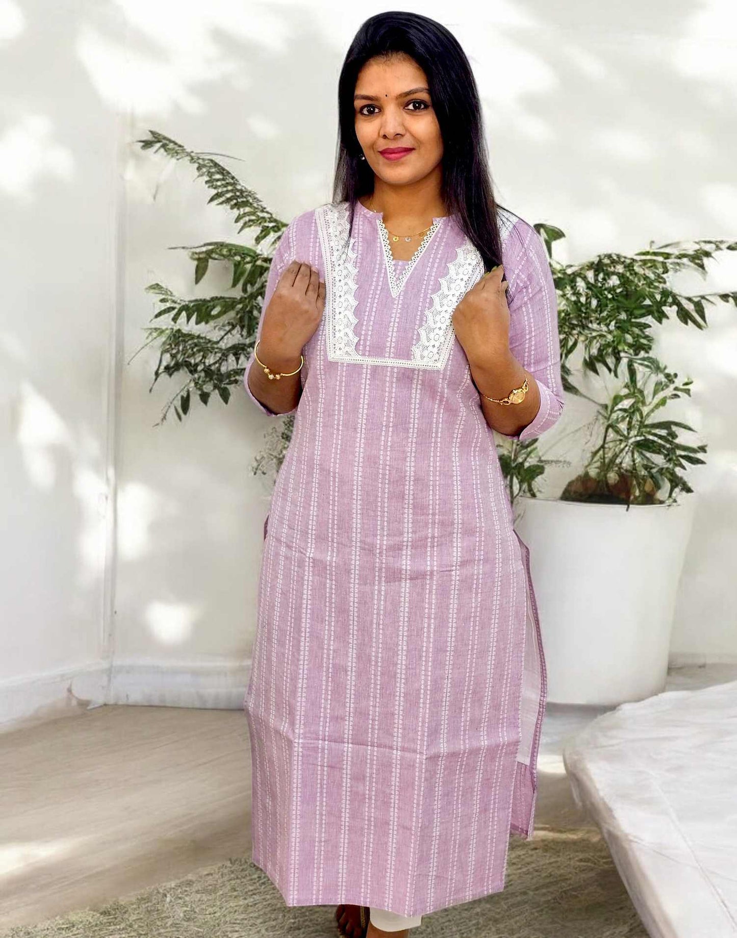 070225A (E5307) STRAIGHT CUT KURTI - Lavender