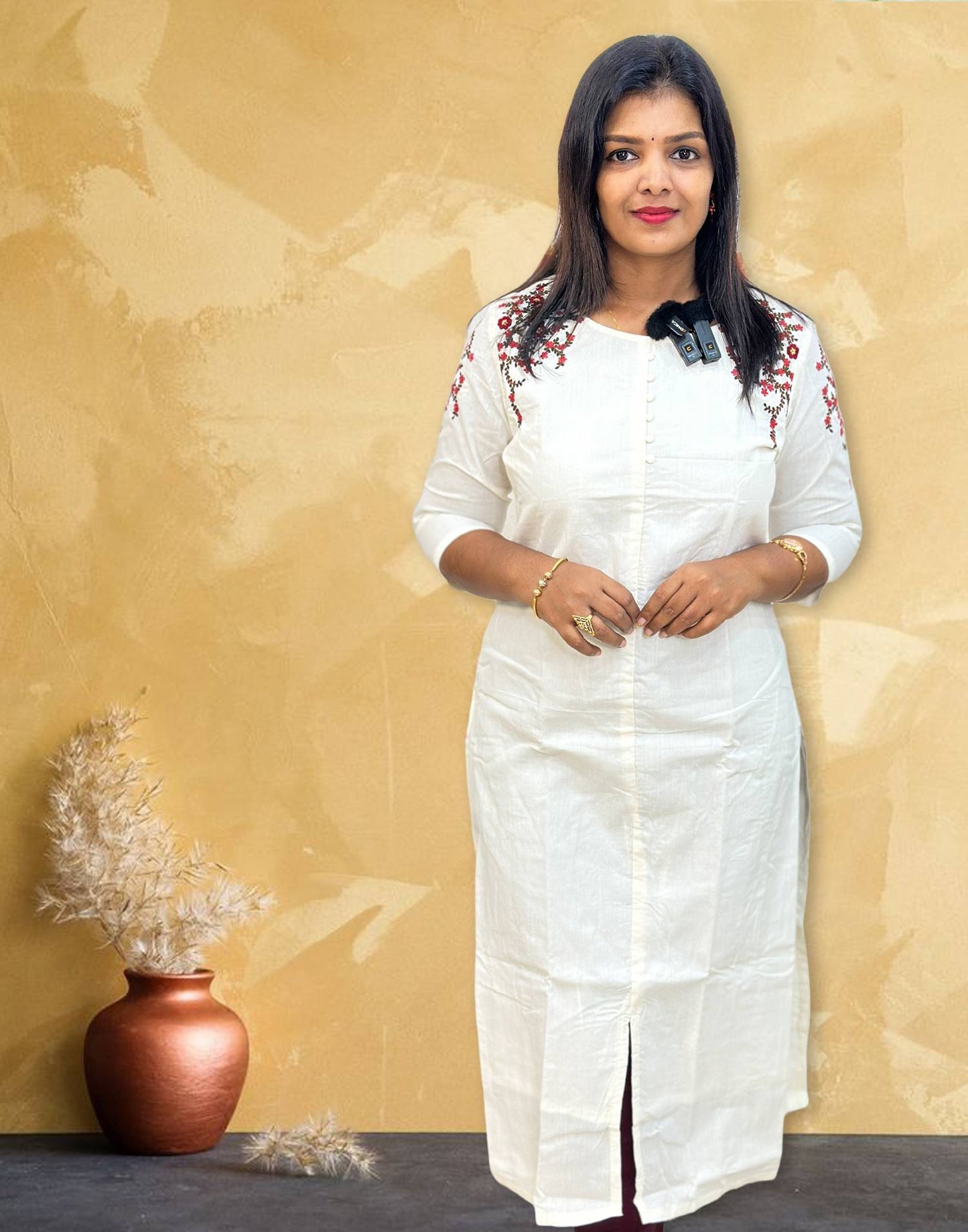 230824A (E3933) ONAM SPECIAL KURTI - Off White