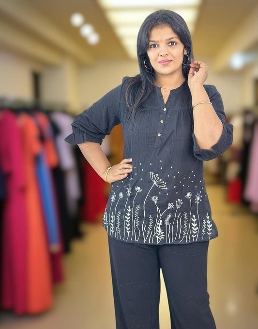 270825ST (E6402) SHORT TOP - Black
