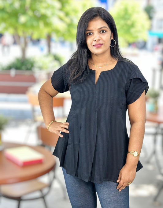 121025ST (E6572) SHORT TOP - Black