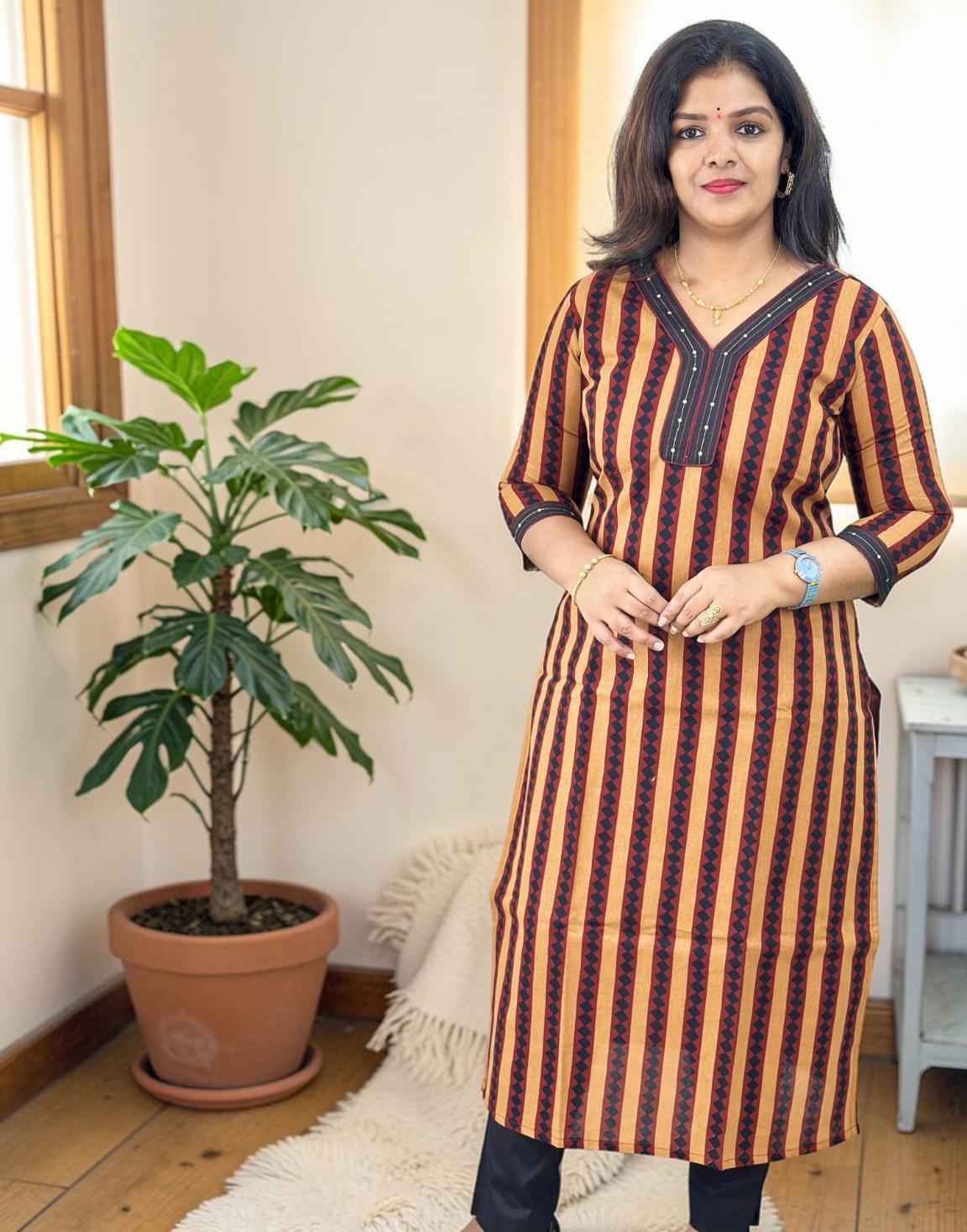 KURTIS BLACK n MARUN E6850 210326K