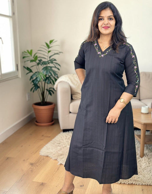 KURTIS A-LINE BLACK E6871 280326K