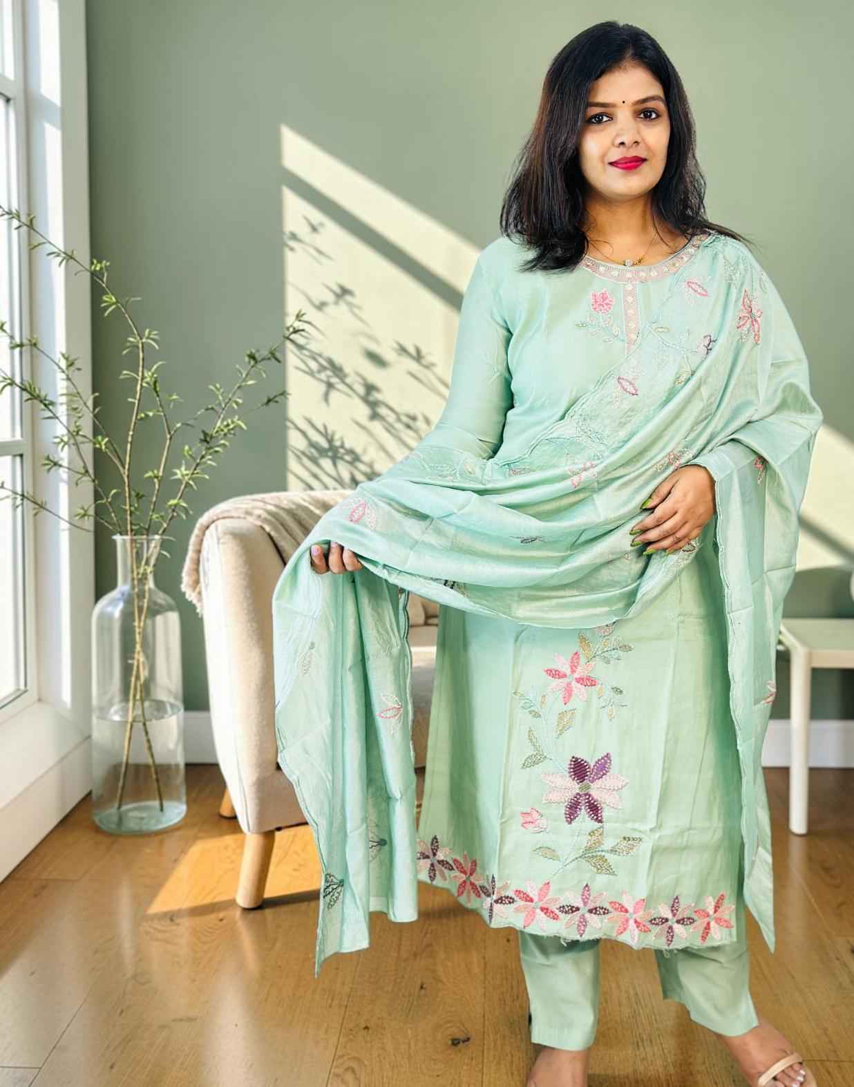 READY TO WEAR PASTEL GREEN E6923 290526RW