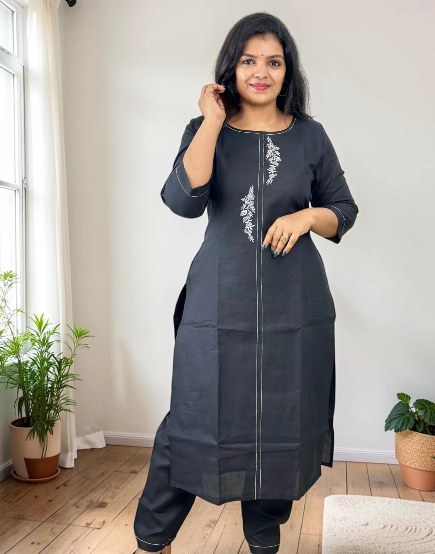EMBROIDERY KURTI SET BLACK E7345 280926KS - ELENTRA DESIGNS BY NIMI HEINS