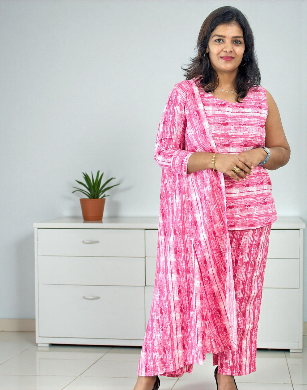 241225T (E6676) INDO-WESTERN OUTFIT - Pink