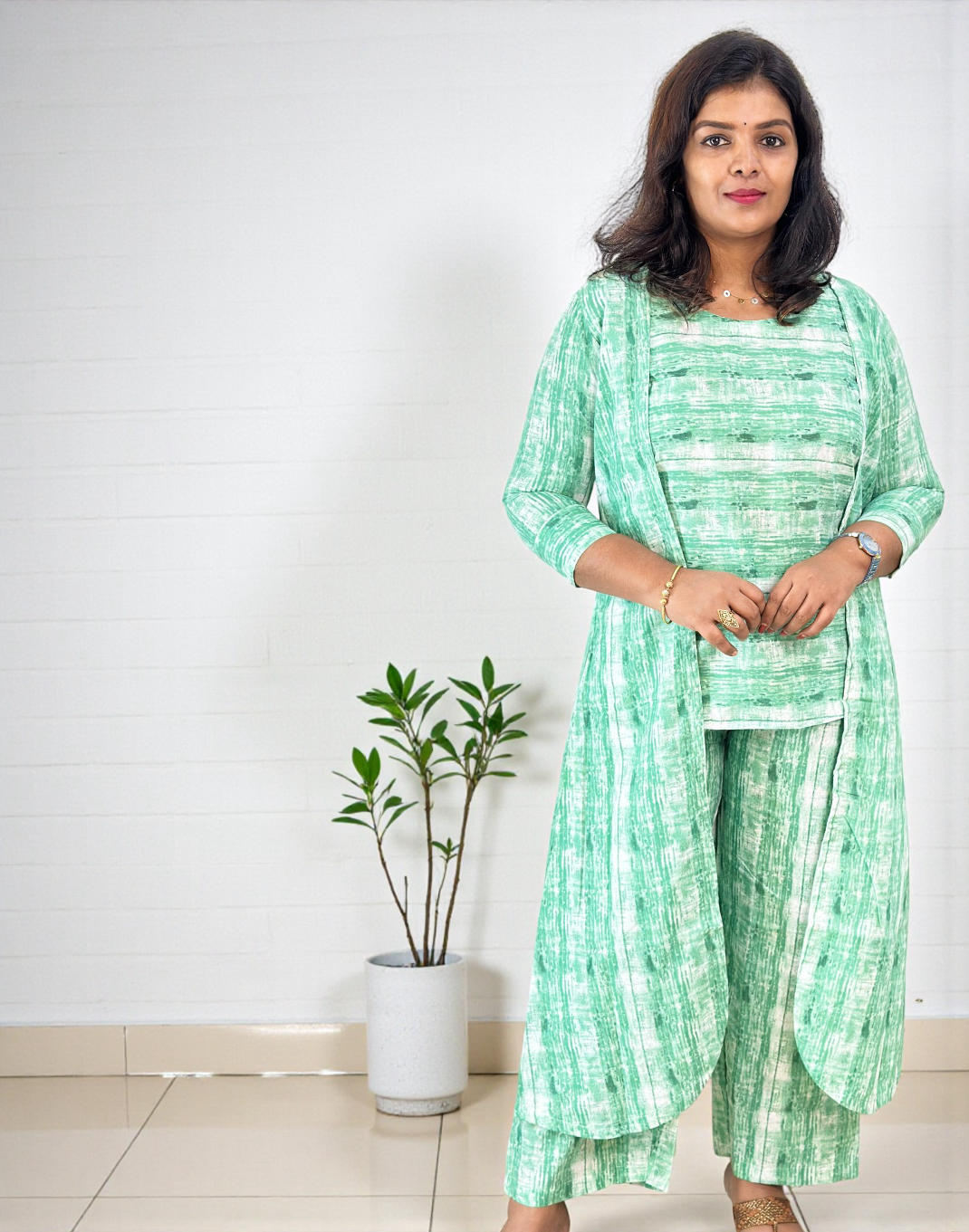 241225T (E6676) INDO-WESTERN OUTFIT - Green