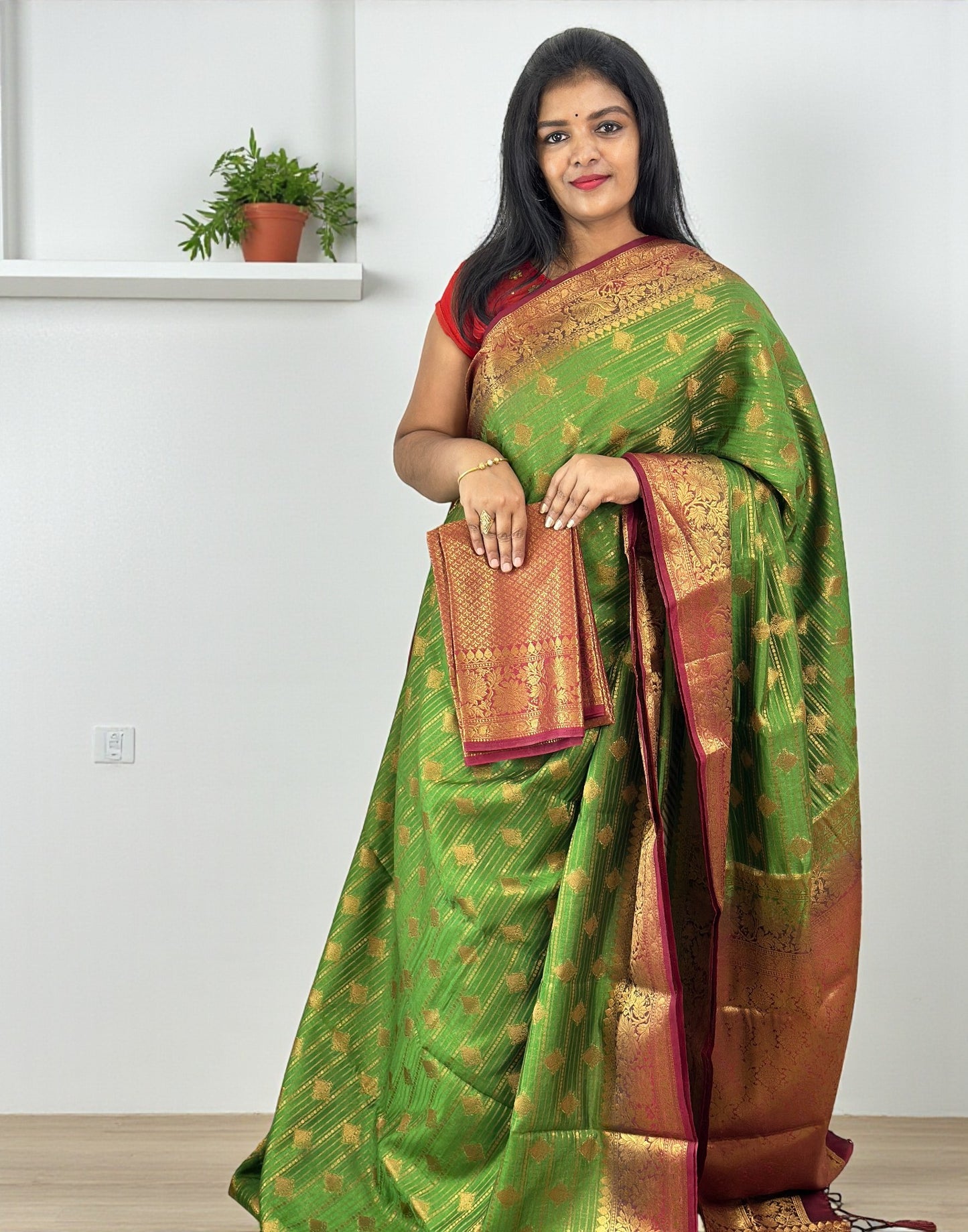 051125S (E6600) SEMI BANARASI SAREE - Green n Maroonish Wine
